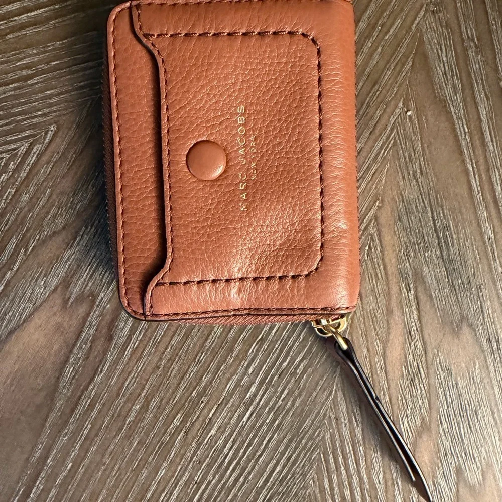 MARC JACOBS tan WOMEN'S MINI EMPIRE CITY COMPACT LEATHER WALLET